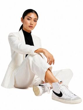 NIKE Blazer Mid 77 Vintage Classic Women’s 8.5 White & Black Hi Top Sneakers EUC